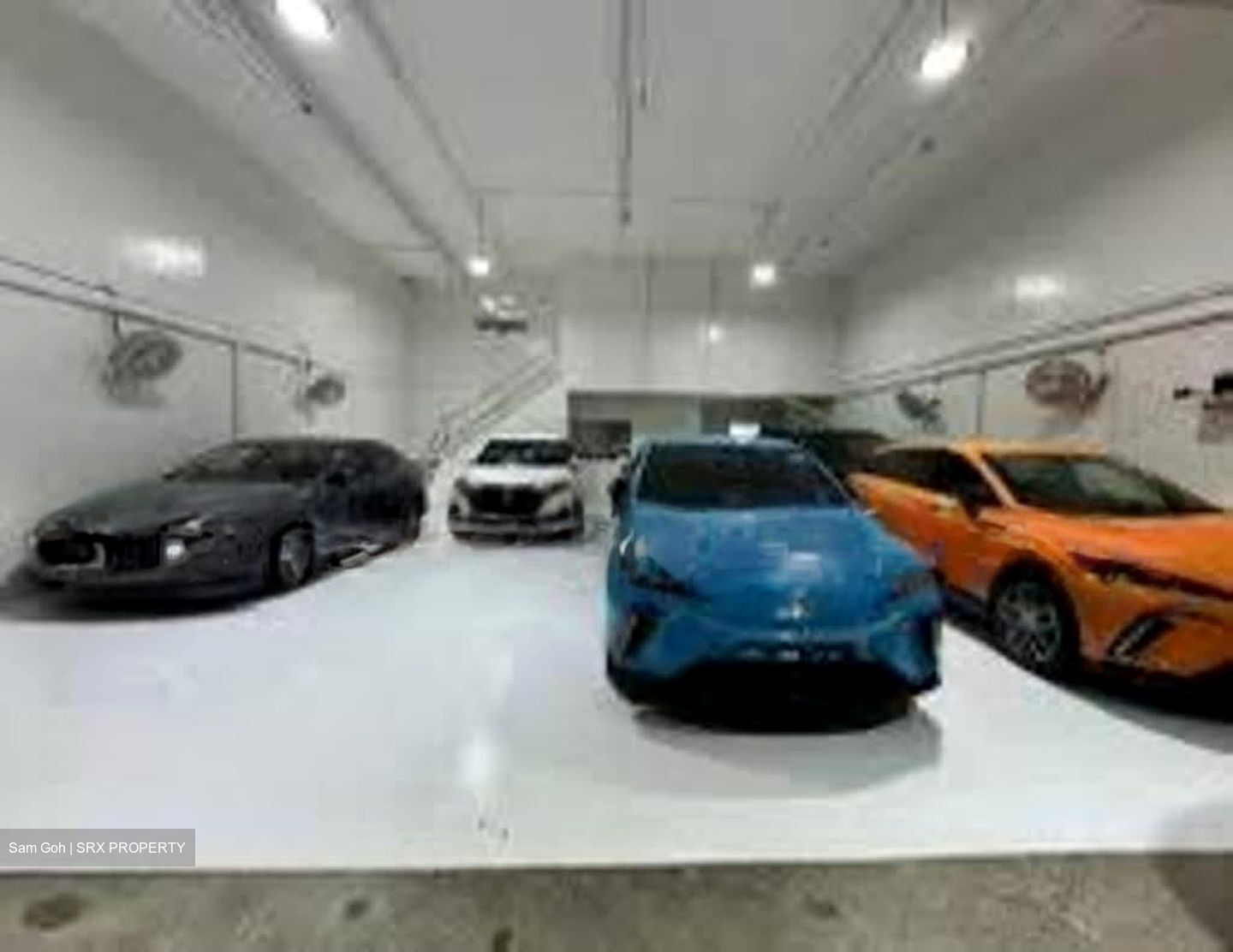 Carros Centre (D25), Factory #534419321